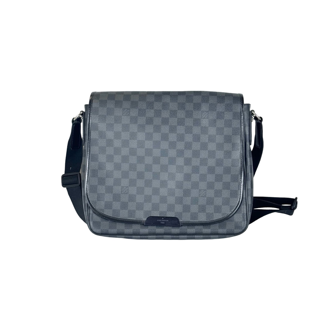 Louis Vuitton Men’s Messenger Bag Damier