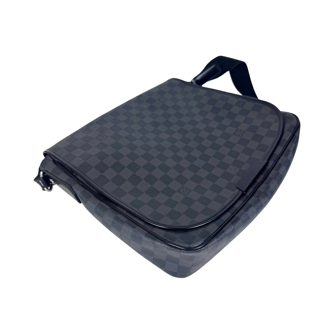 Louis Vuitton Men’s Messenger Bag Damier