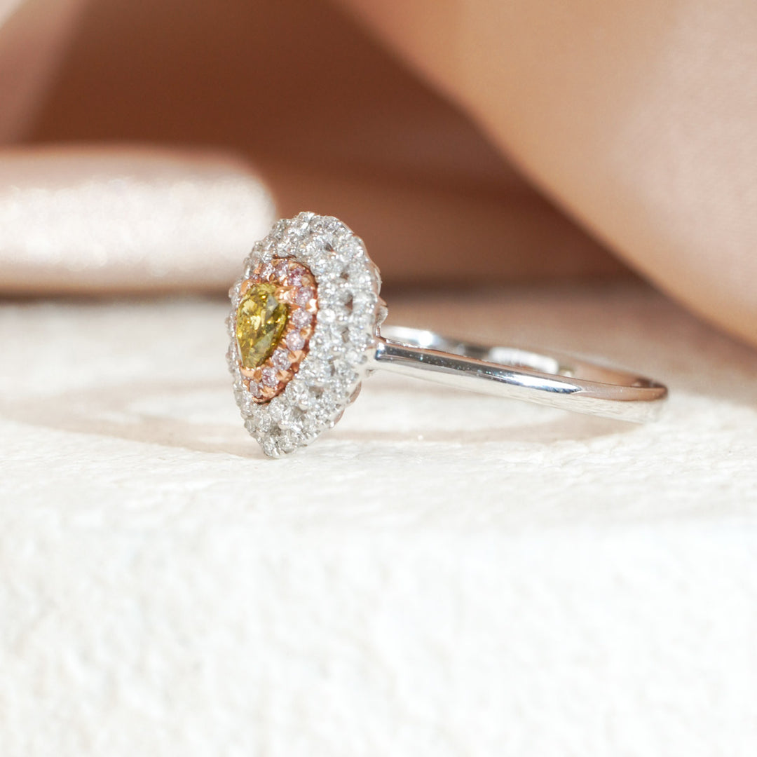 Natural Yellowish Green Diamond Pear Ring 0.19ct, Diamond 0.35ct 18K Gold