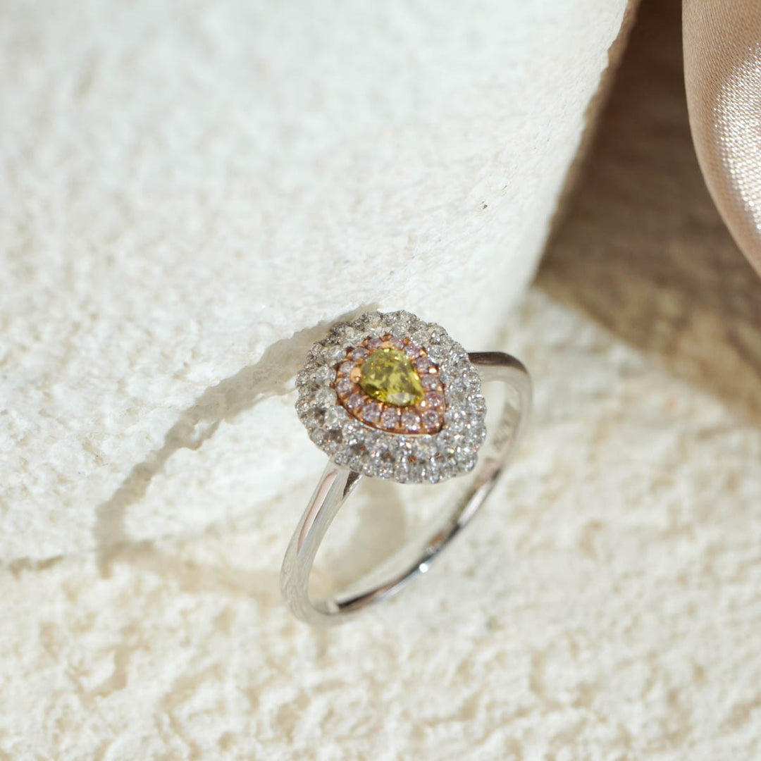 Natural Yellowish Green Diamond Pear Ring 0.19ct, Diamond 0.35ct 18K Gold
