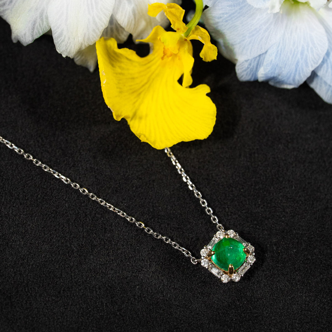 Natural Emerald Sugar-loaf Necklace D1.00ct d0.20ct,18K