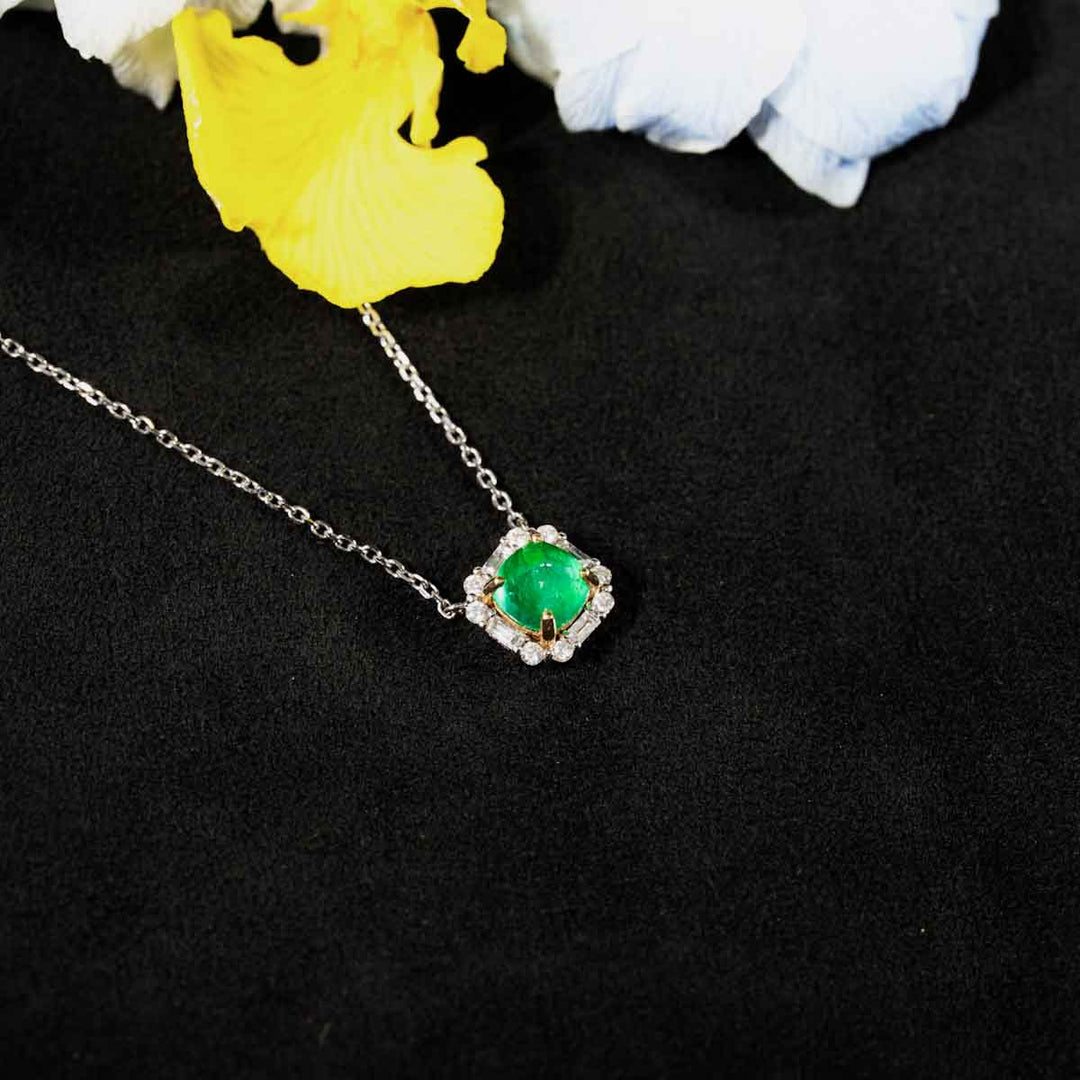 Natural Emerald Sugar-loaf Necklace D1.00ct d0.20ct,18K