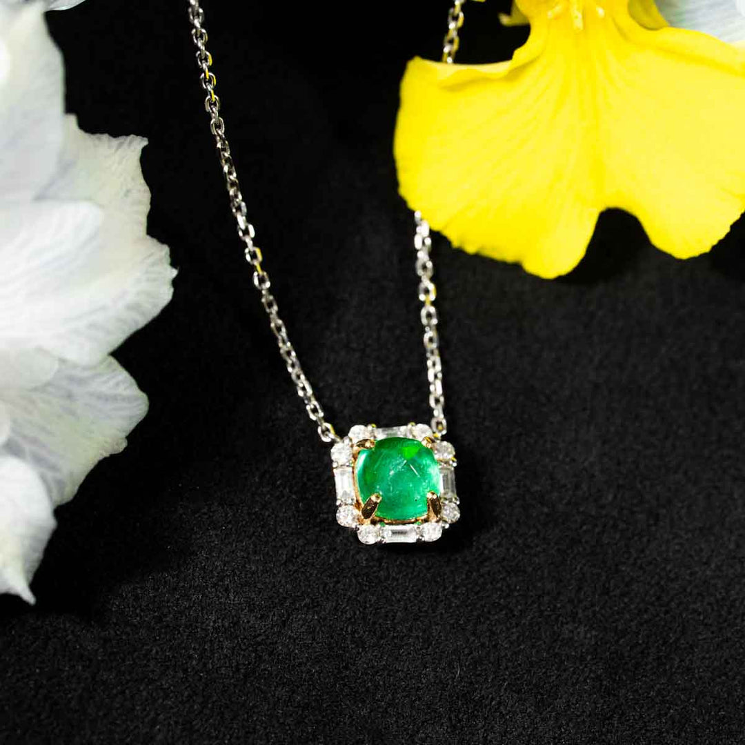 Natural Emerald Sugar-loaf Necklace D1.00ct d0.20ct,18K