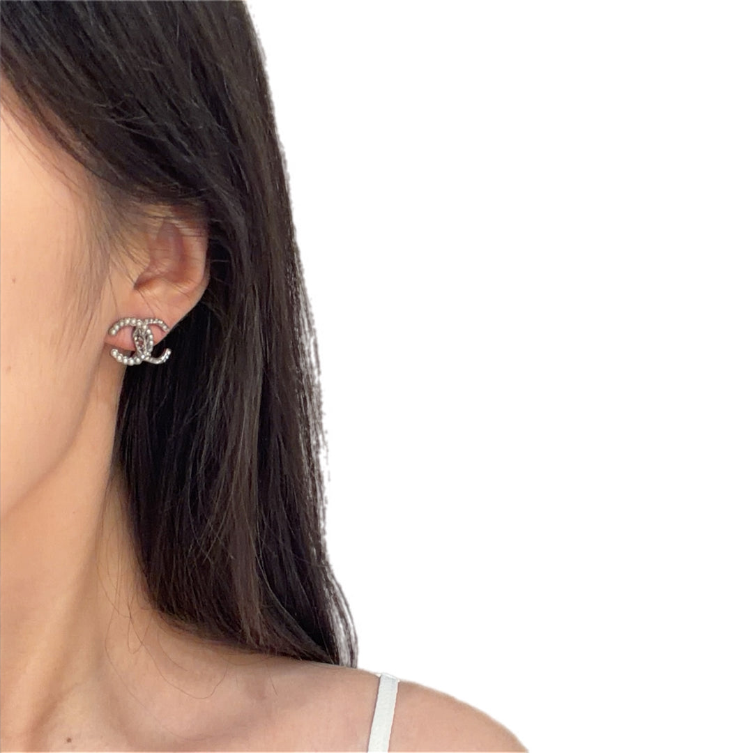 Chanel Forest Leaf CC Logo Pearl Long Drop Earring