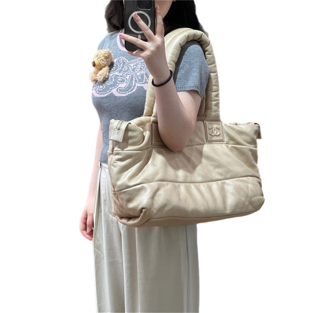 Chanel Vintage Tote Bag Soft Lambskin Gold