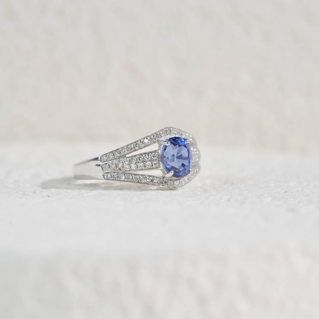 Natural Cornflower Sapphire Diamond Ring D1.56ct d0.34ct. 18K Gold