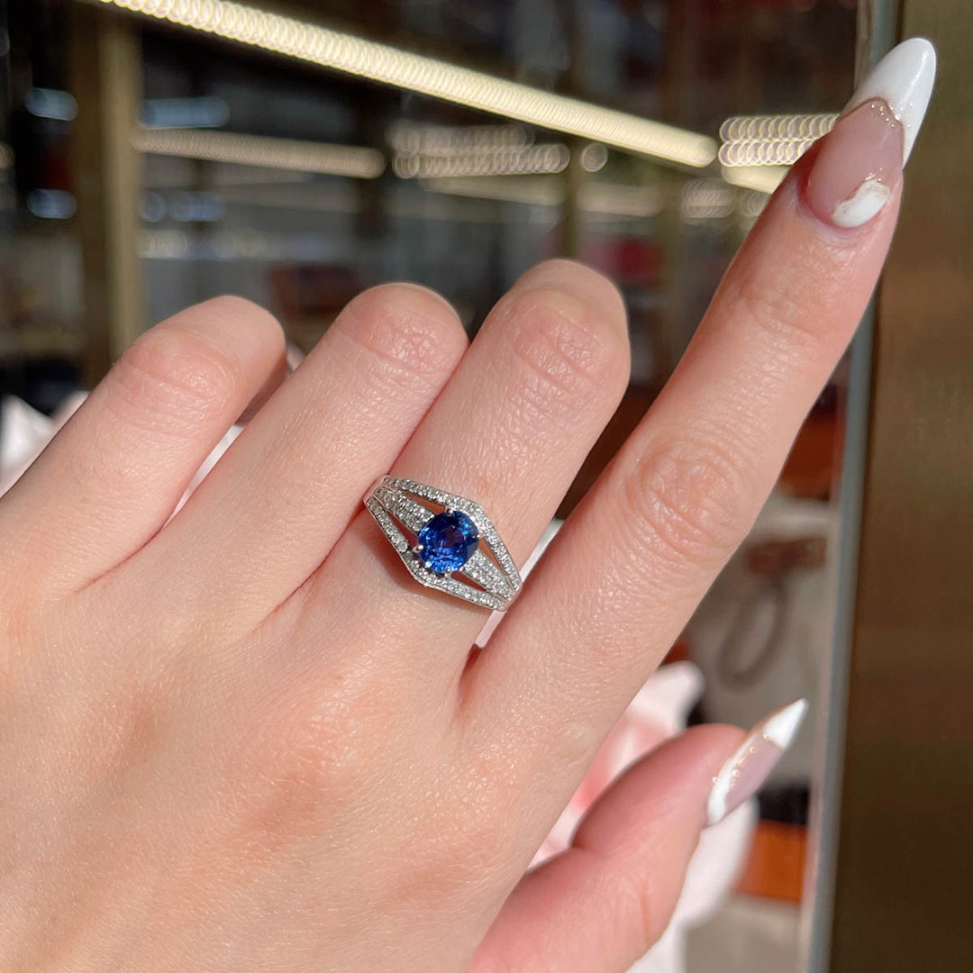 Natural Cornflower Sapphire Diamond Ring D1.56ct d0.34ct. 18K Gold