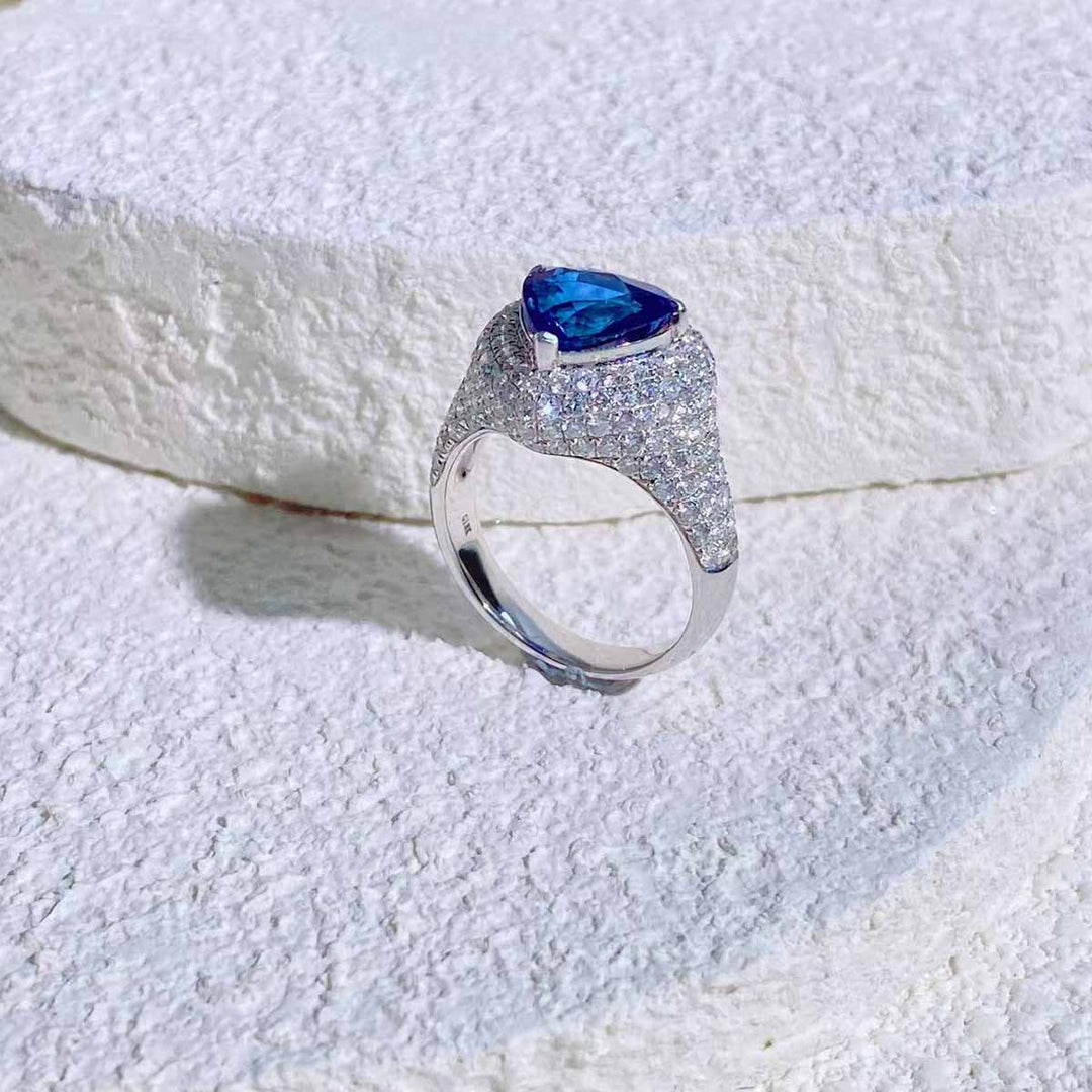 Natural Blue Sapphire Ring D3.50ct d1.77ct 18K, Sri Lanke GUILD Royal Blue