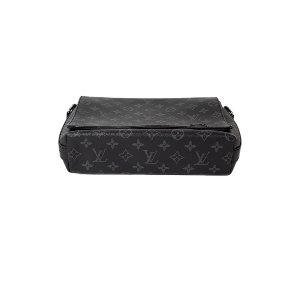 Louis Vuitton Men’s District PM Monogram Bag