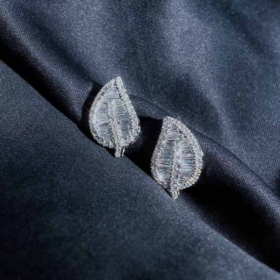 Natural White Diamond Leaf Earrings D0.90ct, 18K