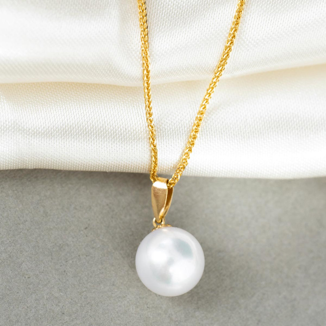 Natural Akoya Pearl Necklace 8-9mm, 18K Gold