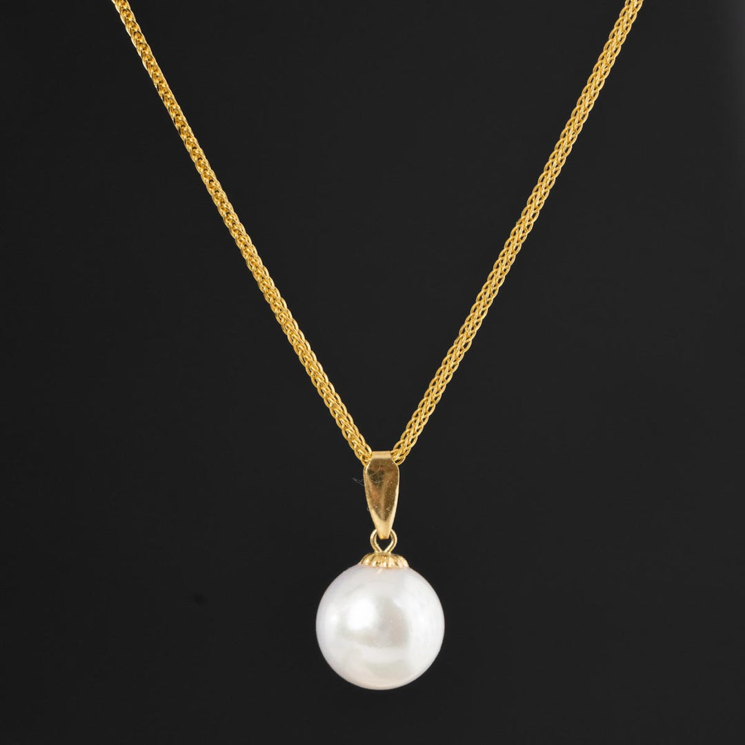 Natural Akoya Pearl Necklace 8-9mm, 18K Gold