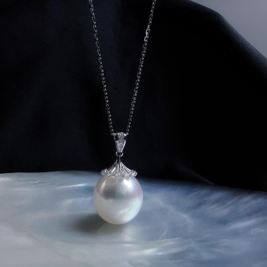 Natural South Sea White Pearl Necklace 13.8mm, Diamond 0.064ct 18K Gold