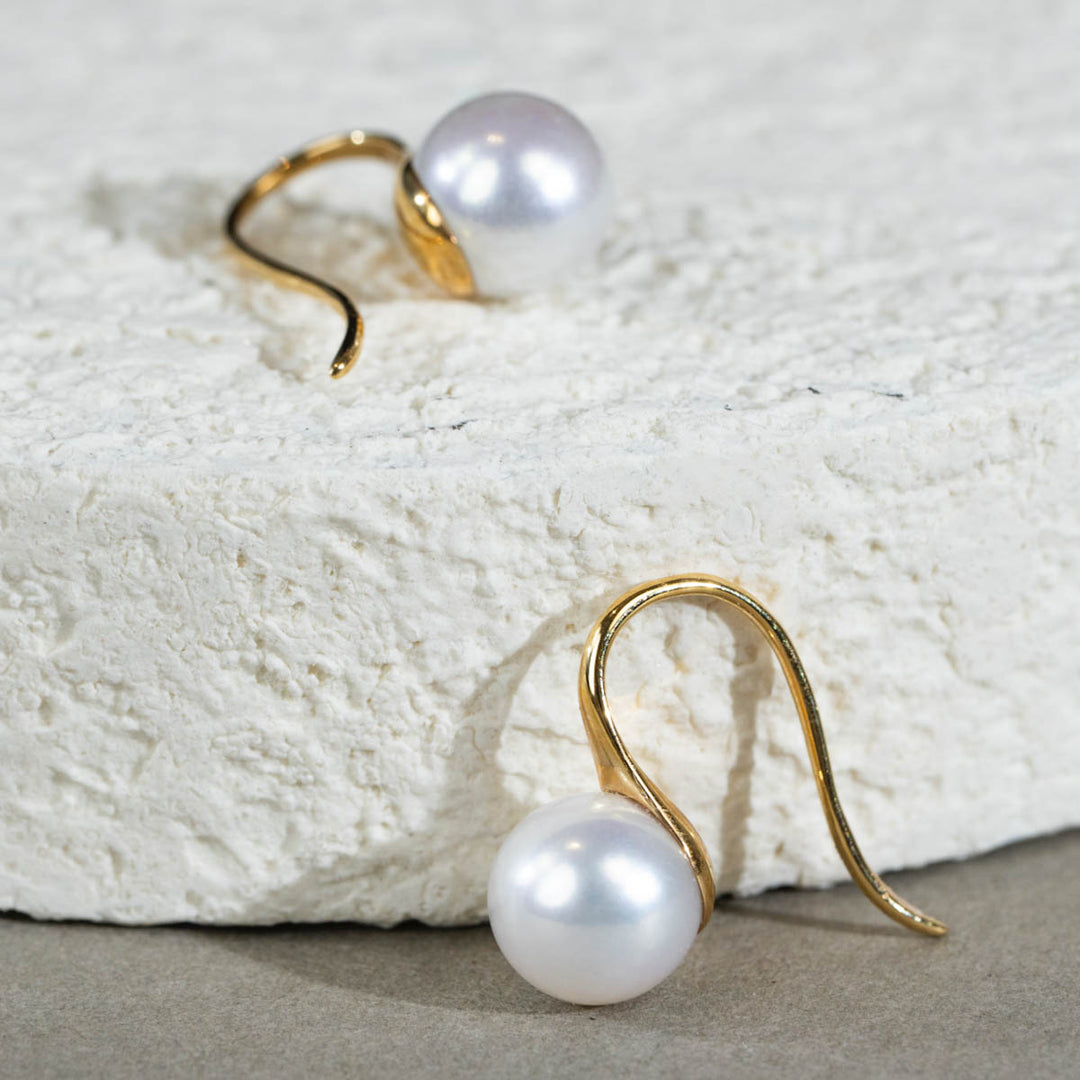 Akoya Pearl Ear Hook 8.6mm, 18K Gold