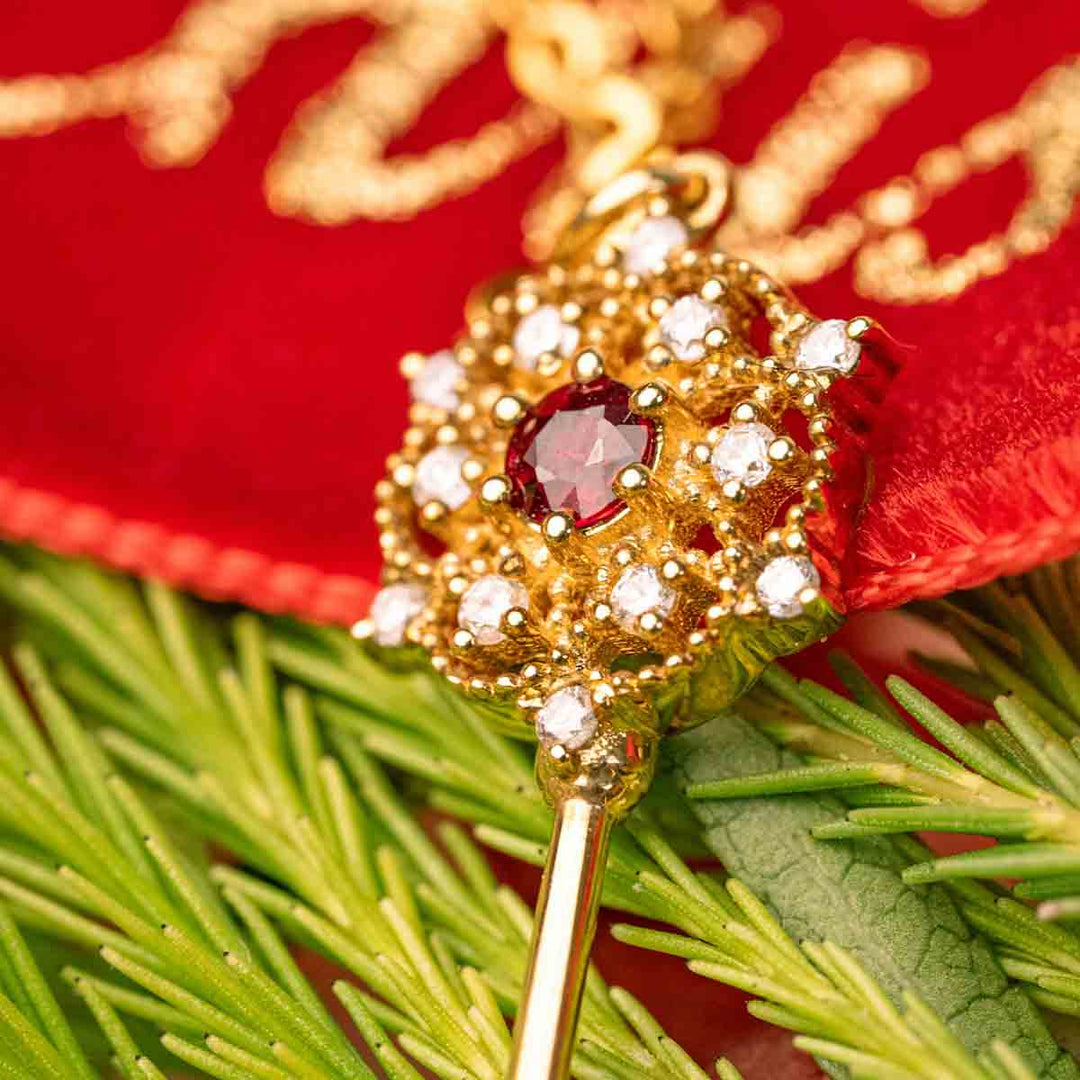 Natural Ruby Key Necklace D:0.08ct d:0.1ct 18k