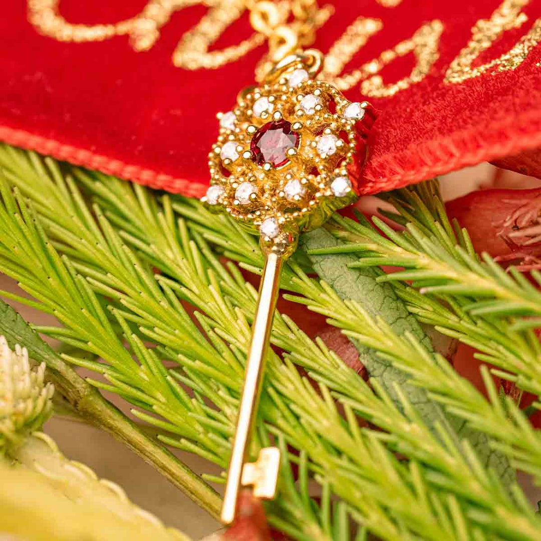 Natural Ruby Key Necklace D:0.08ct d:0.1ct 18k