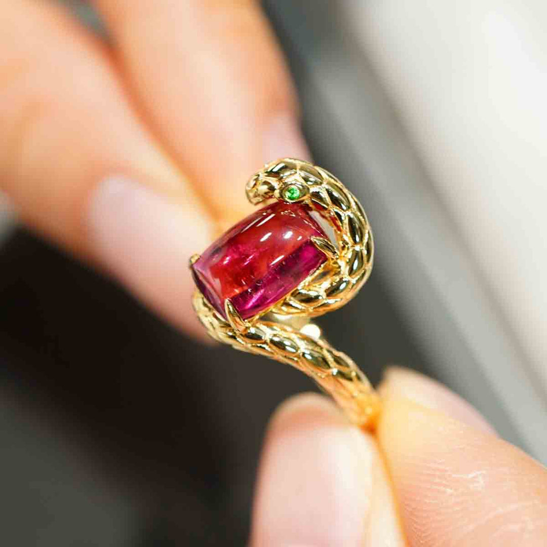 Cabochon Rubellite Serpenti Ring D2.55ct. 18K Purplish Pink