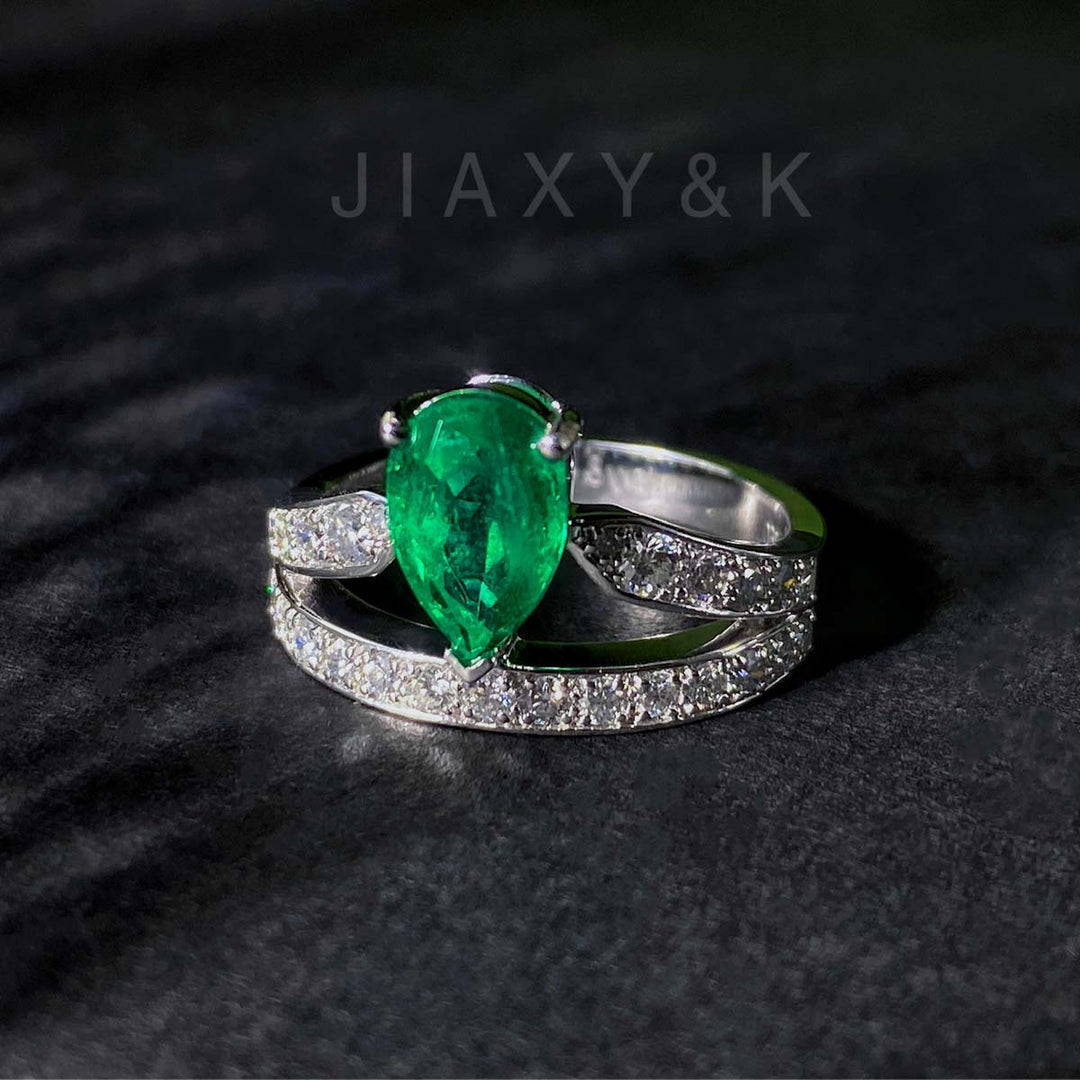 Natural Colombia Emerald Diamond Ring D:1.3ct d:0.63ct. 18K