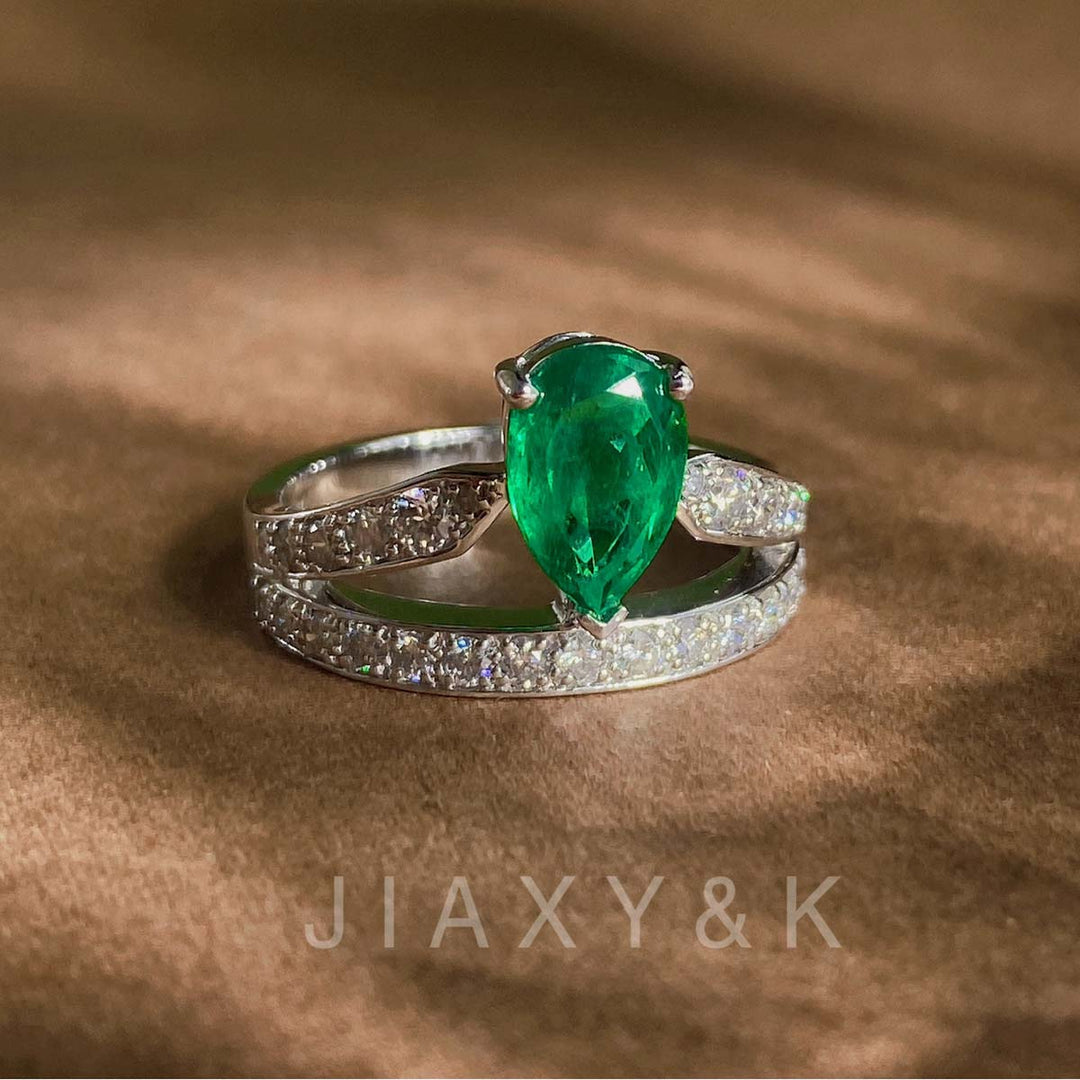 Natural Colombia Emerald Diamond Ring D:1.3ct d:0.63ct. 18K