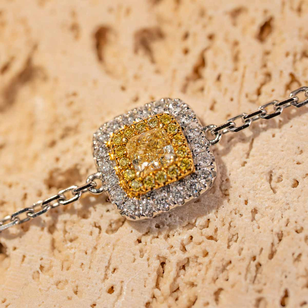 Natural Yellow Diamond Cushion Bracelet D0.20ct d0.16ct. 18K