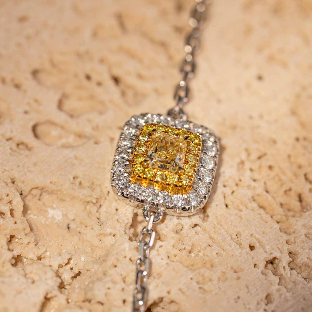 Natural Yellow Diamond Cushion Bracelet D0.20ct d0.16ct. 18K