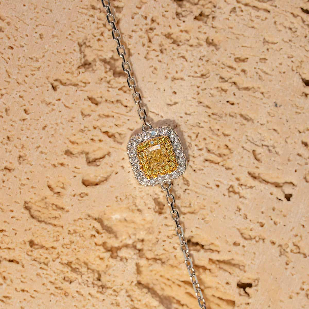 Natural Yellow Diamond Cushion Bracelet D0.20ct d0.16ct. 18K