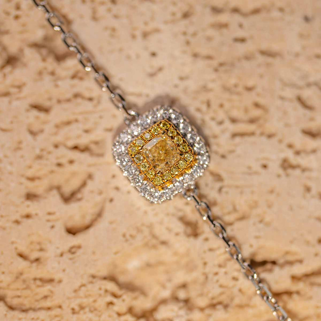 Natural Yellow Diamond Cushion Bracelet D0.20ct d0.16ct. 18K