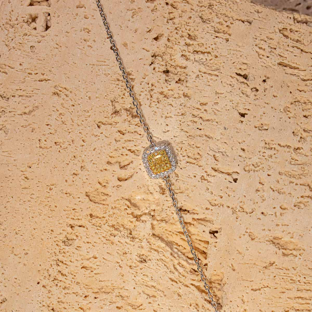 Natural Yellow Diamond Cushion Bracelet D0.20ct d0.16ct. 18K