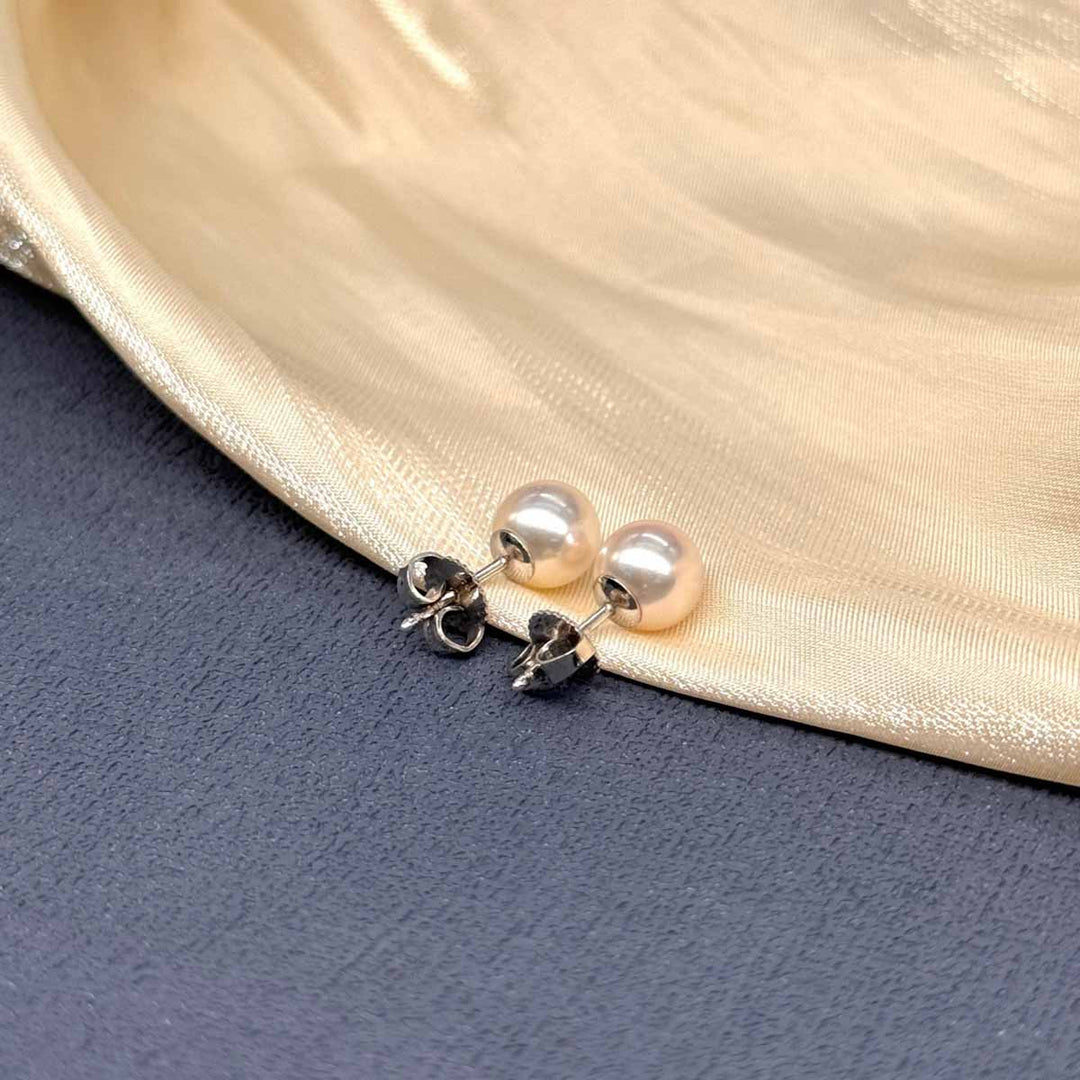 Tiffany Akoya pearl earrings 18k gold