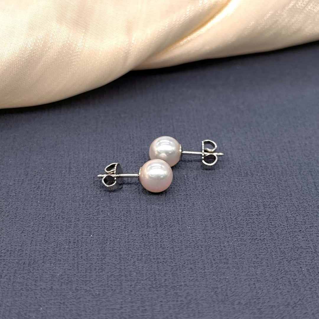 Tiffany Akoya pearl earrings 18k gold