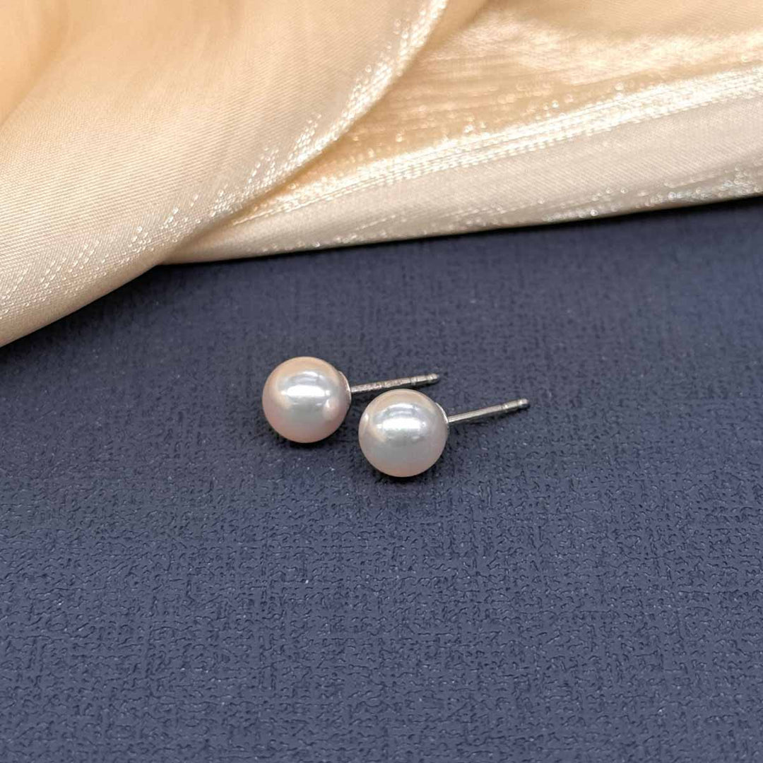Tiffany Akoya pearl earrings 18k gold