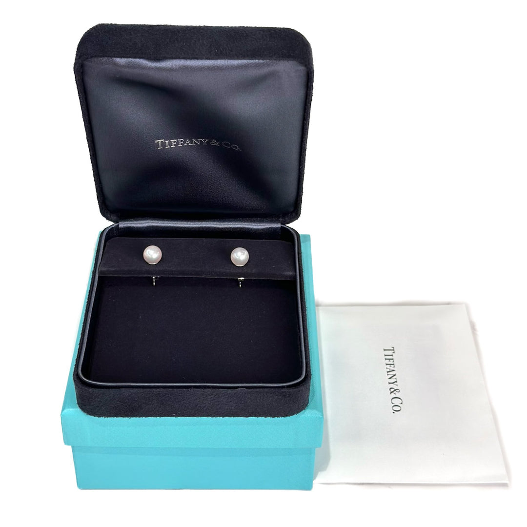 Tiffany Akoya pearl earrings 18k gold