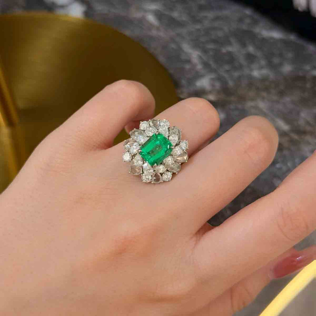 Columbia Emerald Diamond Ring D2.55ct d3.0ct. 18K White Gold
