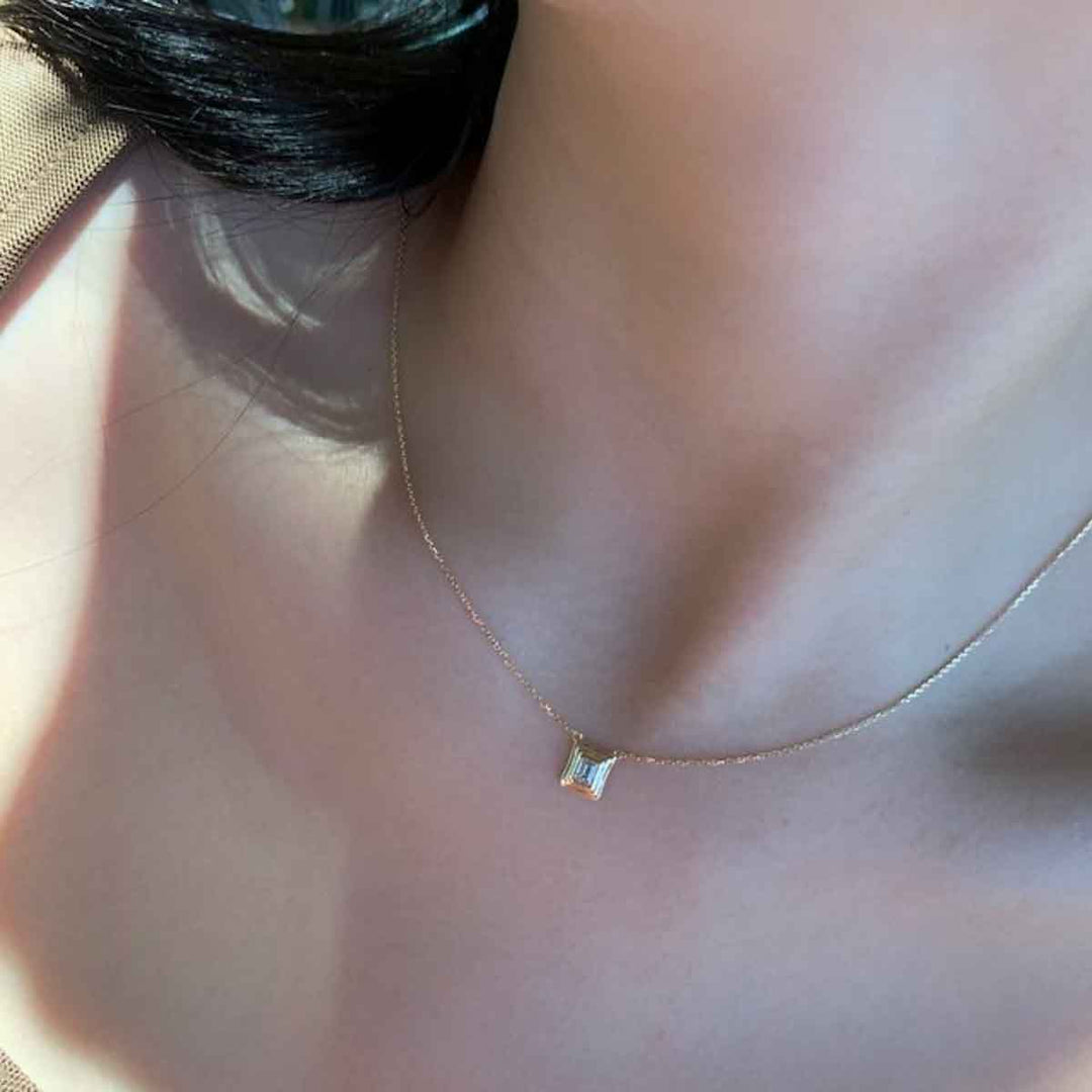 Natural White Diamond Emerald Cut Necklace 18K D0.20ct