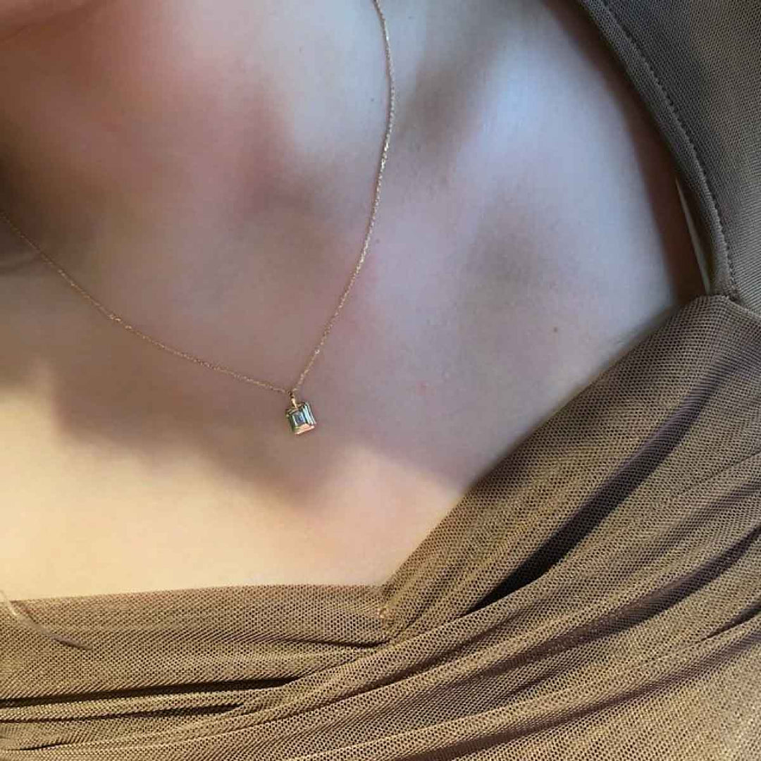 Natural White Diamond Emerald Cut Necklace 18K D0.20ct