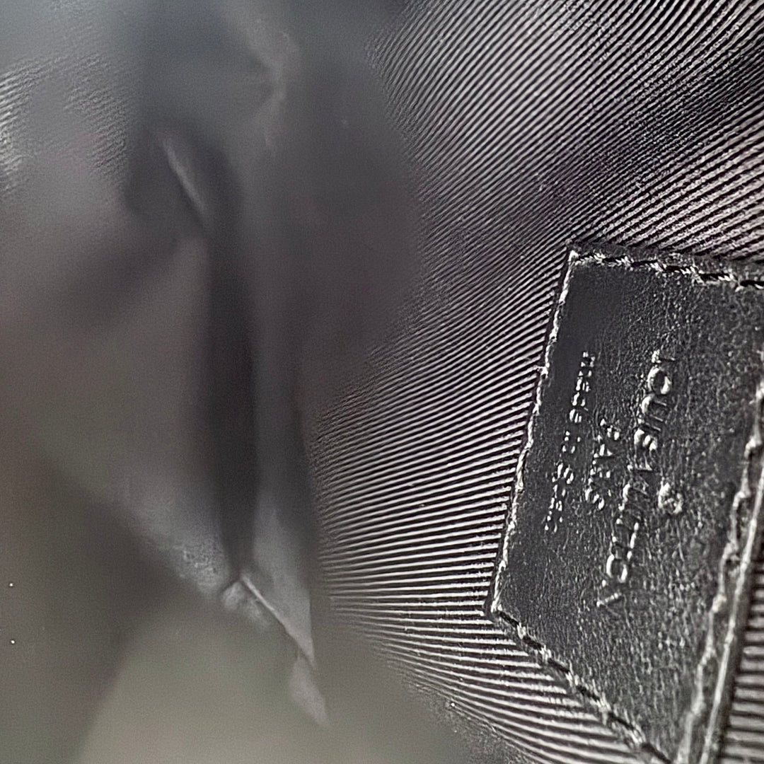 Louis Vuitton Men’s Discord Bumbag Black