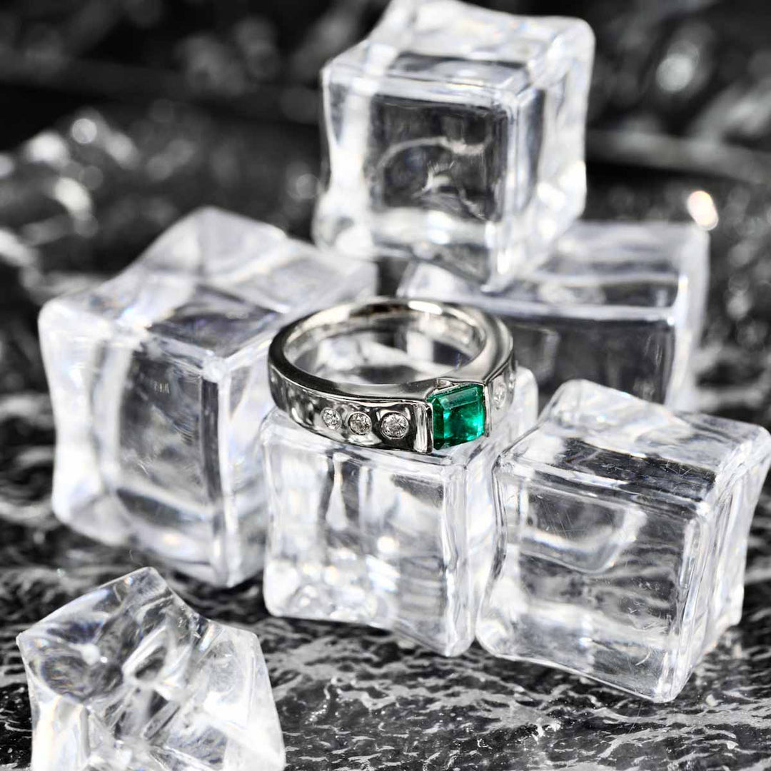 Natural Columbia Emerald Stone 0.7ct Diamond 0.14ct Ring, Platinum