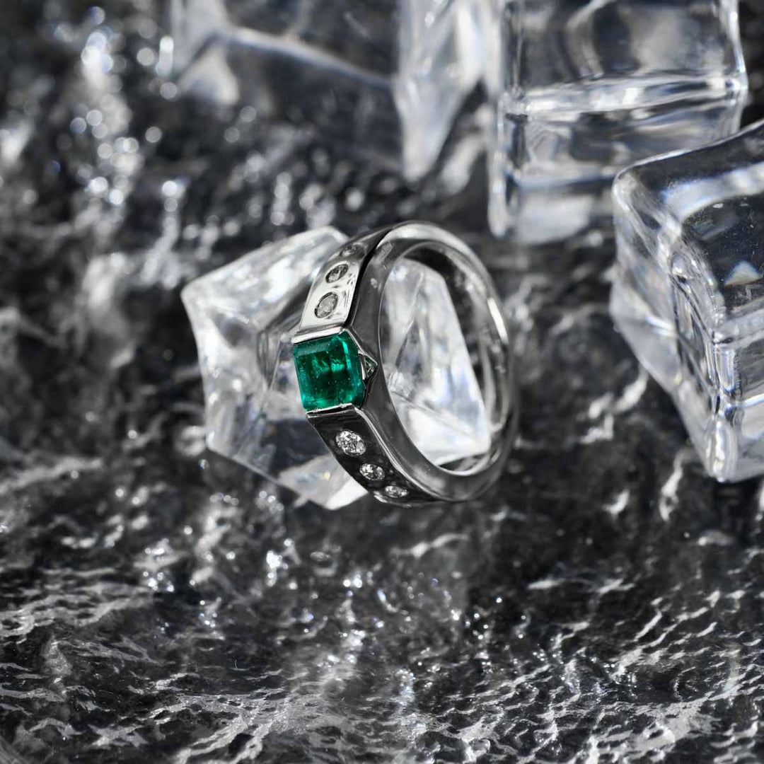 Natural Columbia Emerald Stone 0.7ct Diamond 0.14ct Ring, Platinum