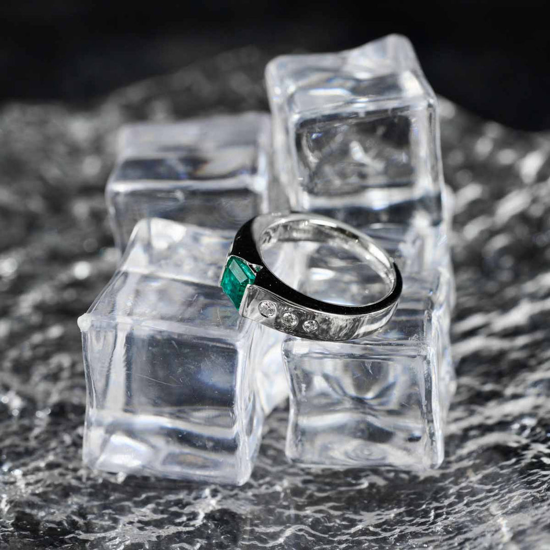 Natural Columbia Emerald Stone 0.7ct Diamond 0.14ct Ring, Platinum