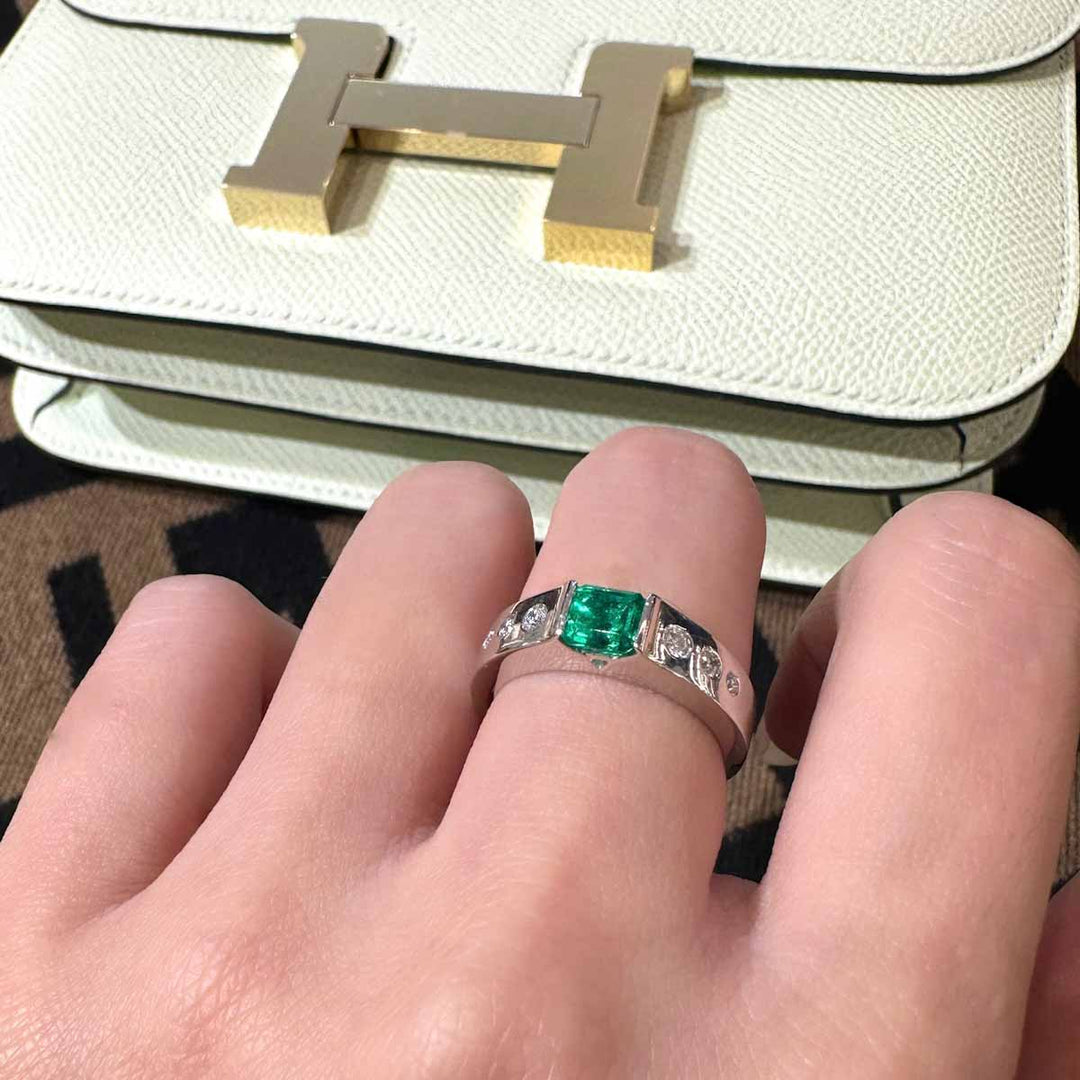 Natural Columbia Emerald Stone 0.7ct Diamond 0.14ct Ring, Platinum