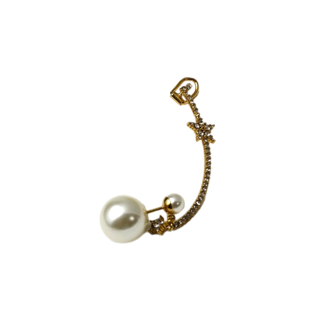 Dior Single Pearl Ear Cuff