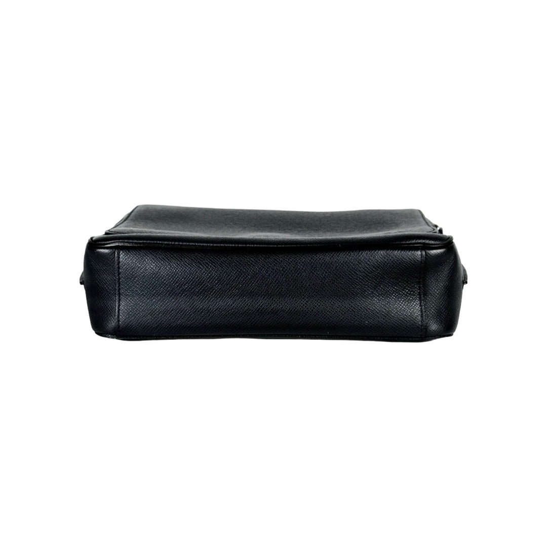 Louis Vuitton Men’s District Navy Messenger Bag