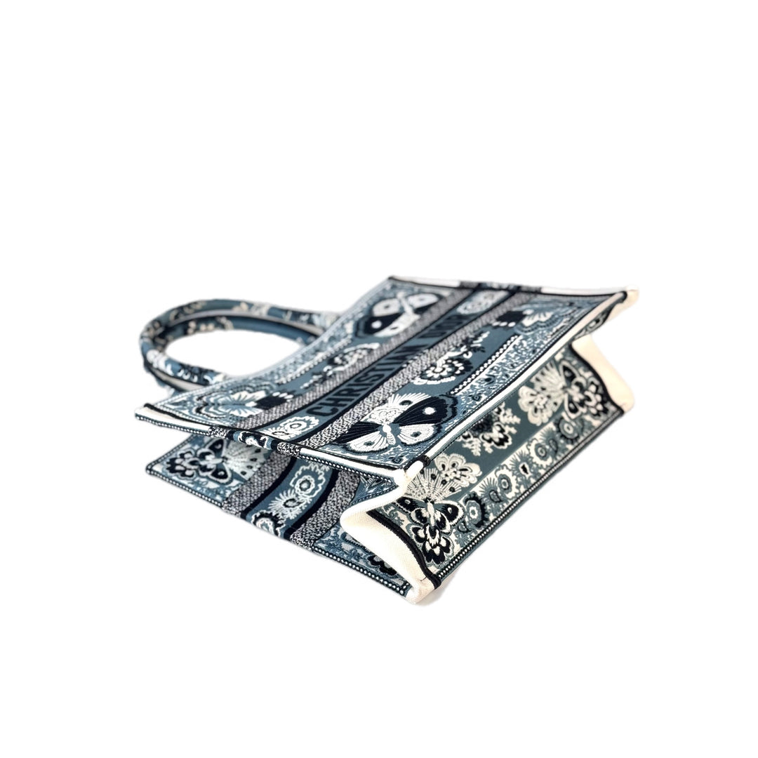 ディオール　ノートブック　バンドつき　バタフライ Dior Book Tote Mm Butterfly Bandana Embroidered | JK Store