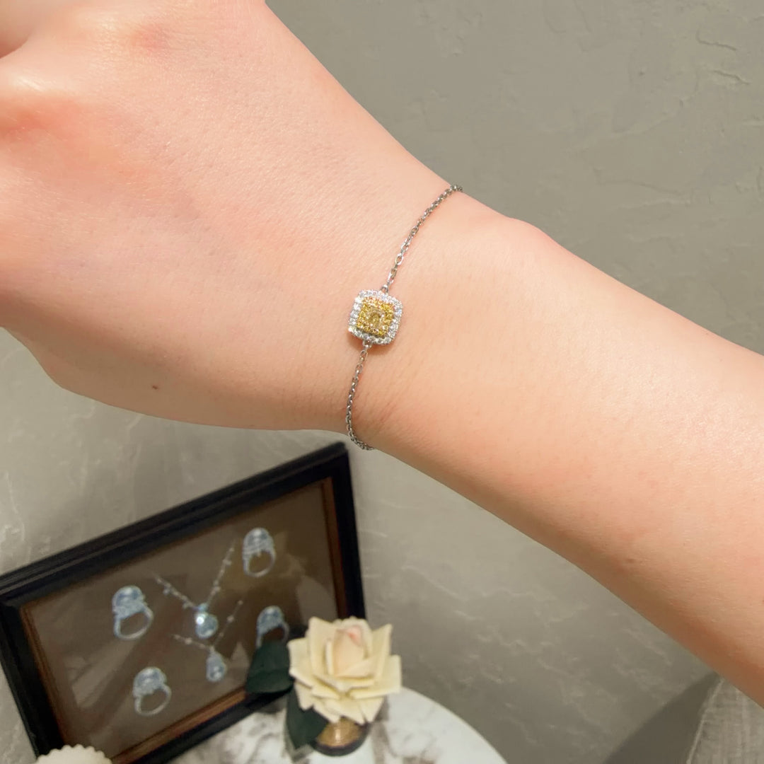Natural Yellow Diamond Cushion Bracelet D0.20ct d0.16ct. 18K