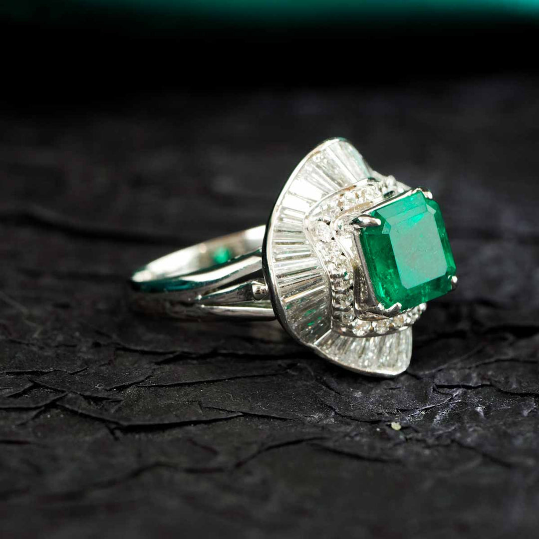 Columbia Minor Oil Natural Vivid Green Emerald Stone Ring 2.24ct, Diamond 1.77ct Platinum (PT900)