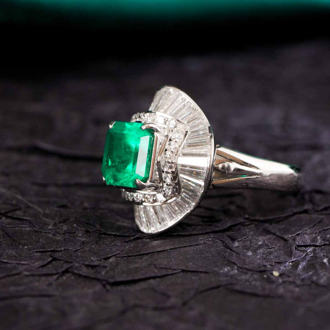 Columbia Minor Oil Natural Vivid Green Emerald Stone Ring 2.24ct, Diamond 1.77ct Platinum (PT900)