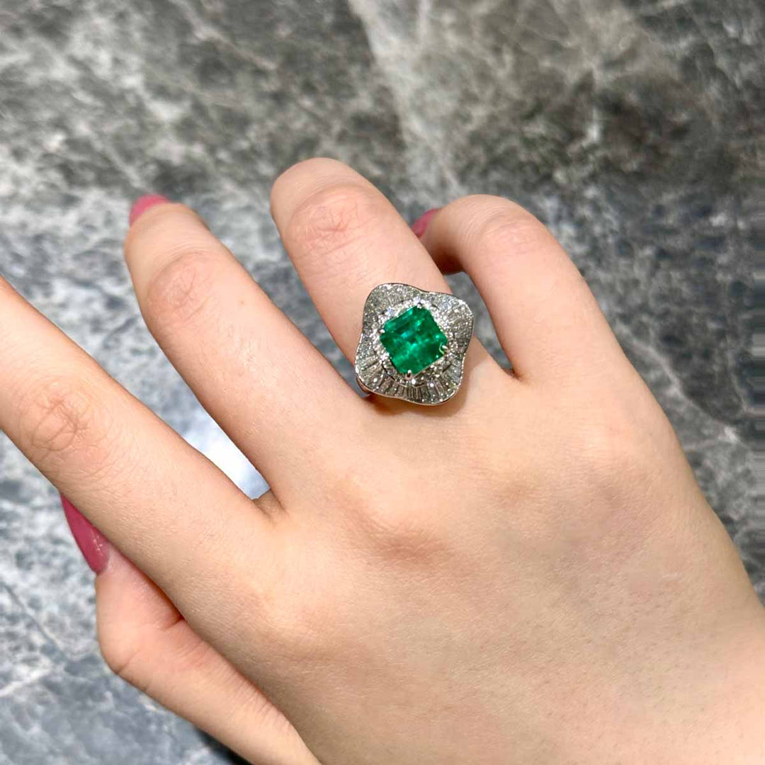 Columbia Minor Oil Natural Vivid Green Emerald Stone Ring 2.24ct, Diamond 1.77ct Platinum (PT900)
