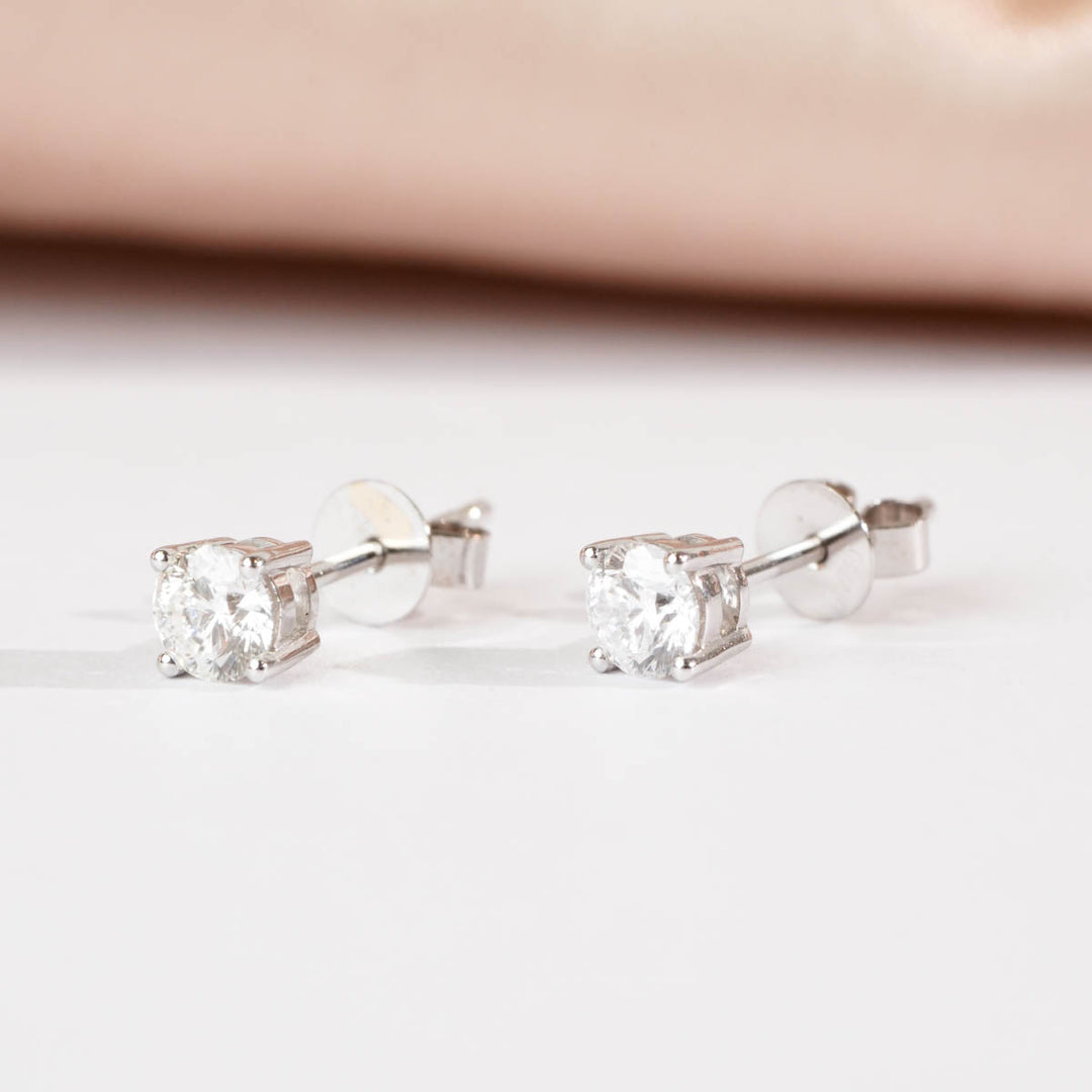 Natural White Diamond Stud Earrings D0.31+0.31ct, 18K Gold