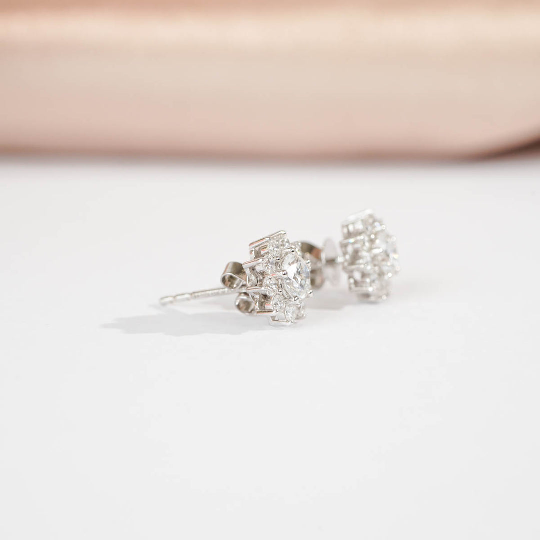 Natural White Diamond GIA Stud Earrings D0.60ct d0.40ct, 18K Gold