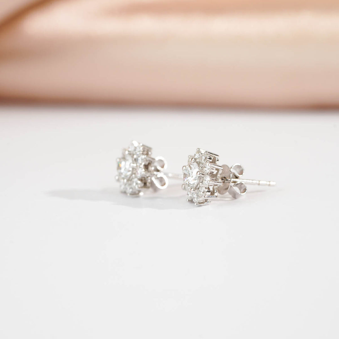 Natural White Diamond GIA Stud Earrings D0.60ct d0.40ct, 18K Gold